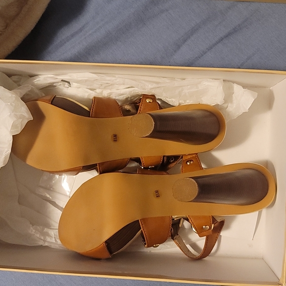 NIB Michael Kors leather platform sandals - Picture 3 of 4